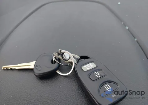 2018 Hyundai Elantra Se z USA, uszkodzony, nr VIN 5NPD74LF4JH292583